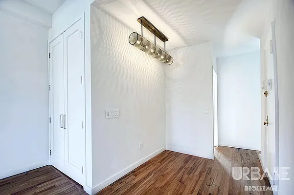 Rented by Urbane Brokerage | media 20