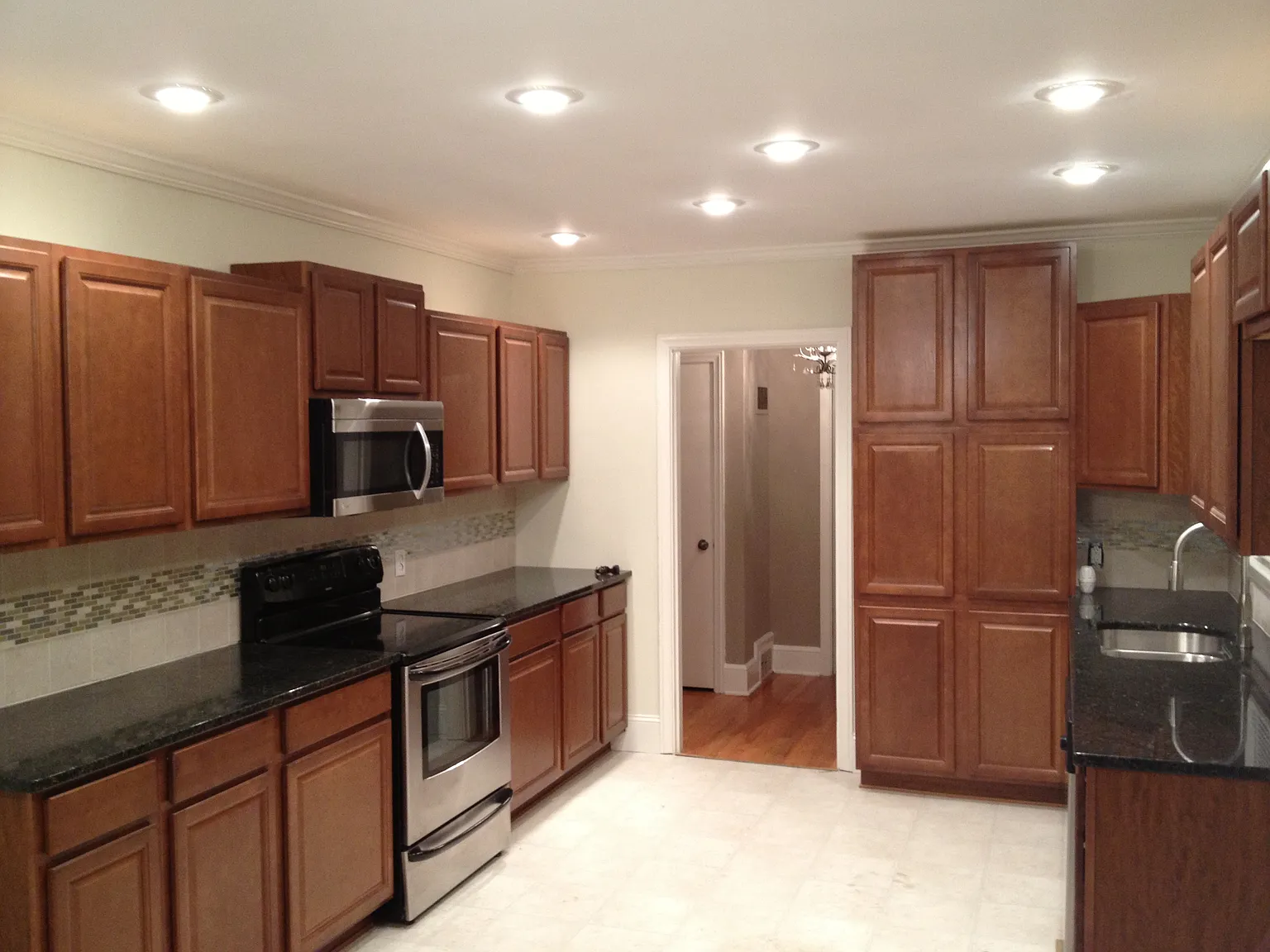 4 bed, 2200 sqft, $2,000 — Photo 2