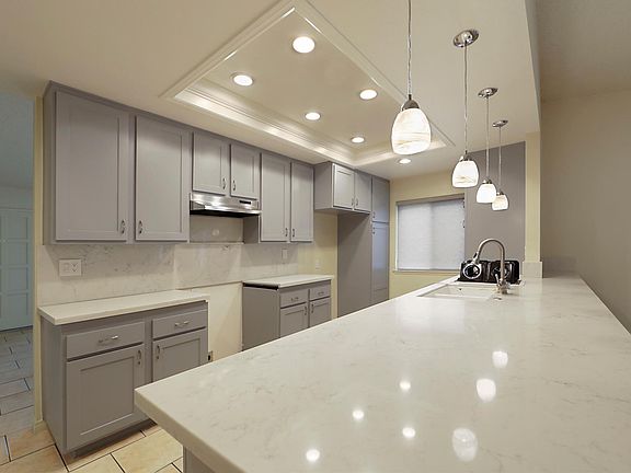 3rd image of 2626 S Lemon Pl