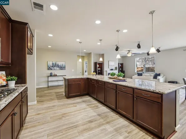 421 W Gravino Dr, Mountain House, CA 95391