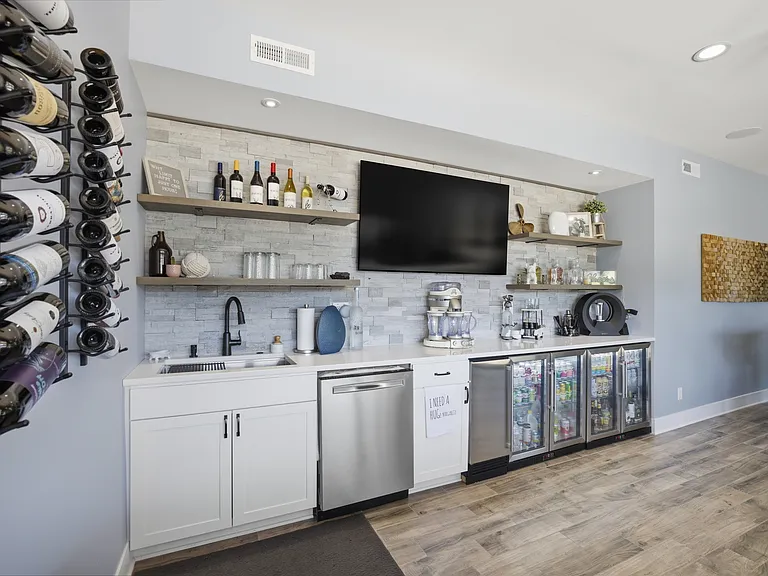 15928 Henry Ln — Photo 35