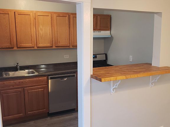 2nd image of 7000 N Paulina St #2A