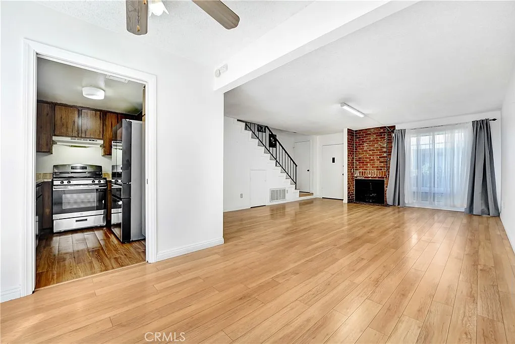 2 bed, 2.5 bath, 1109 sqft, $3,200 — Photo 3