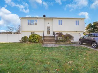 340 Gillette St, Dix Hills, NY 11746