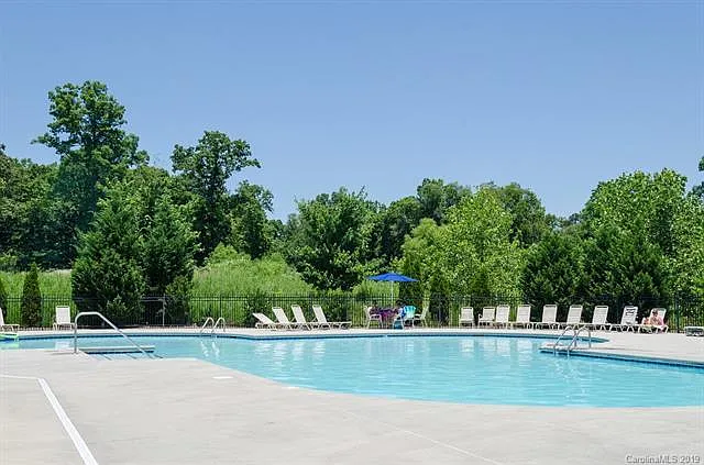 209 Spring Gardens Dr — Photo 11