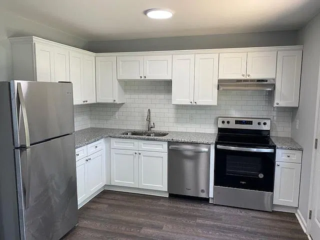 2 bed, 1.5 bath, 1000 sqft, $1,300 — Photo 2