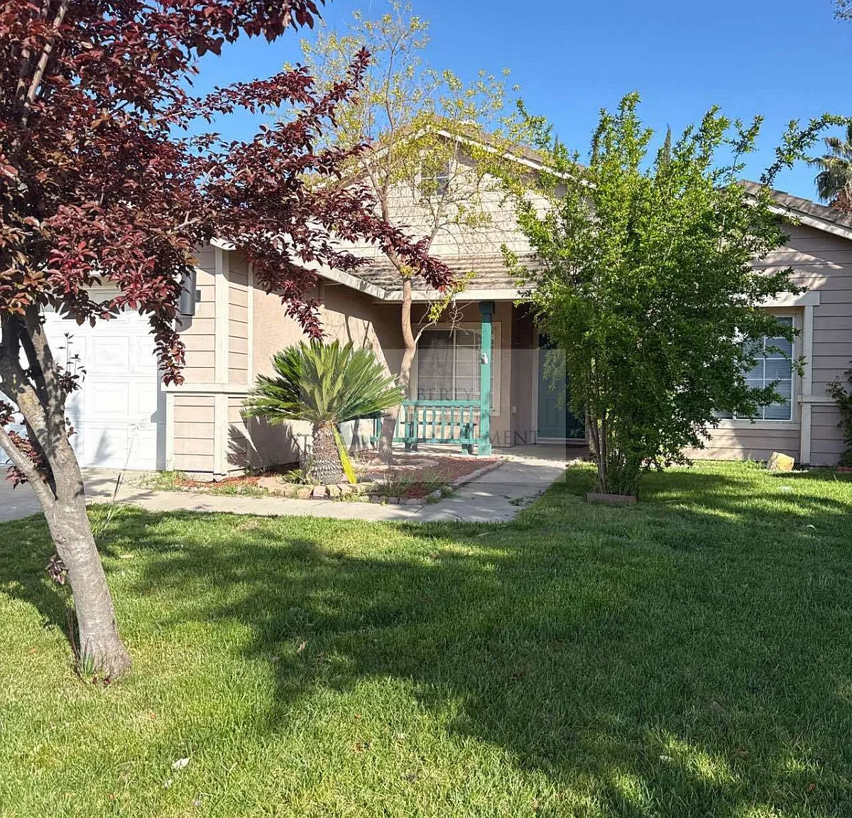 4 bed, 1836 sqft, $2,450 — Photo 2