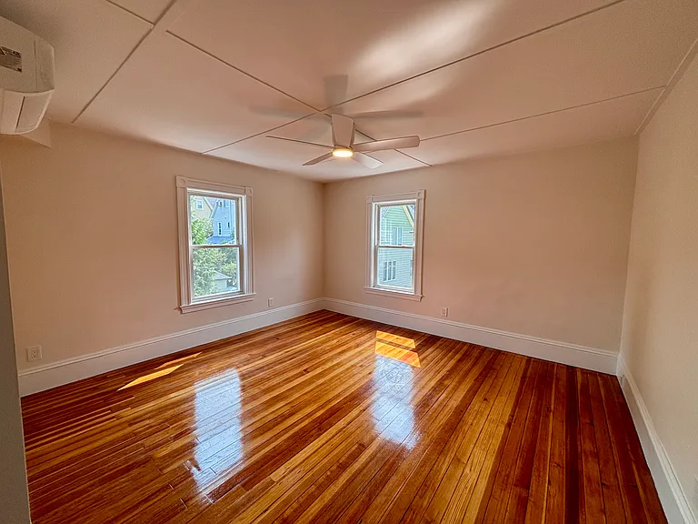 29 Sylvan St #2 — Photo 6