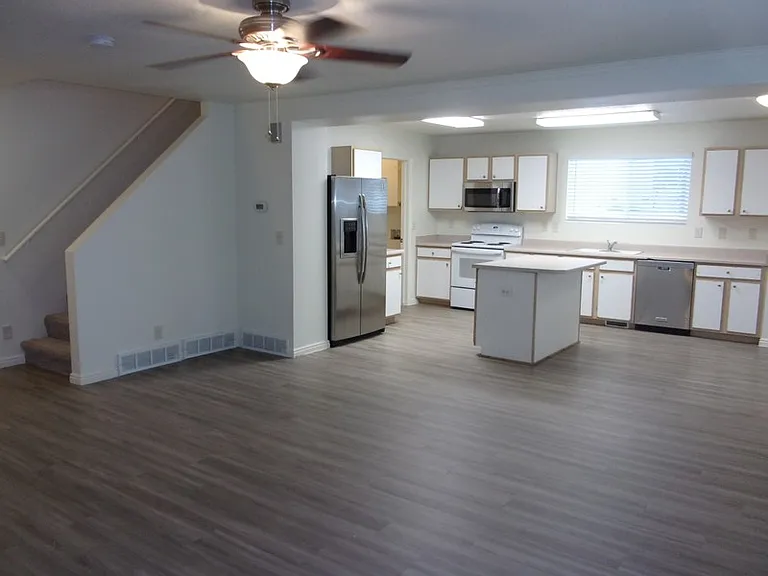 88 E Rainbow Way — Photo 17