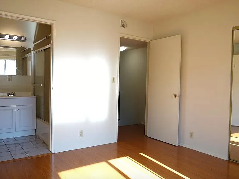 4521 Prospect Ave #3 — Photo 3