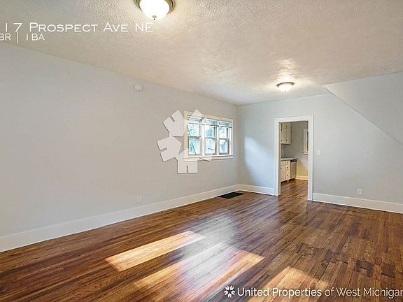 4th image of 817 Prospect Ave NE