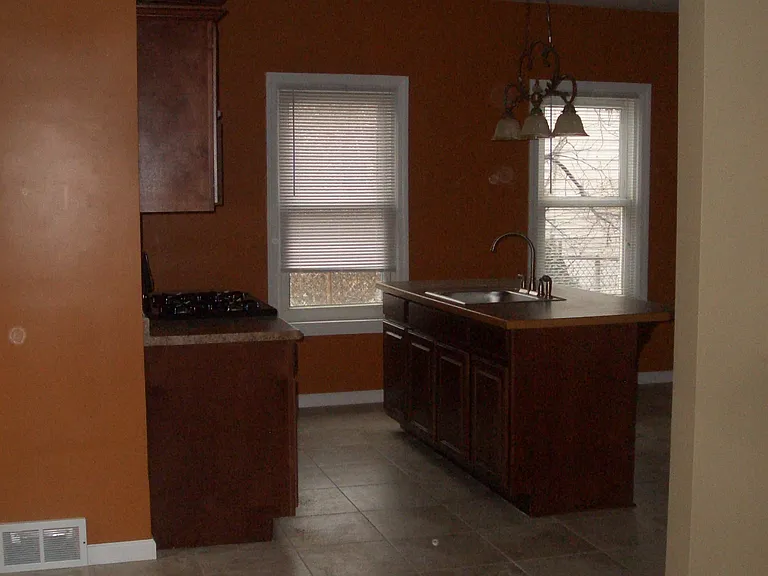 12010 Paul Ave — Photo 2