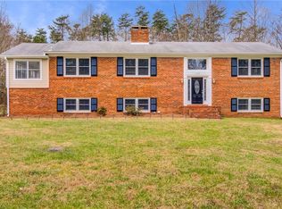 275 Willowlake Rd, Greensboro, NC 27405