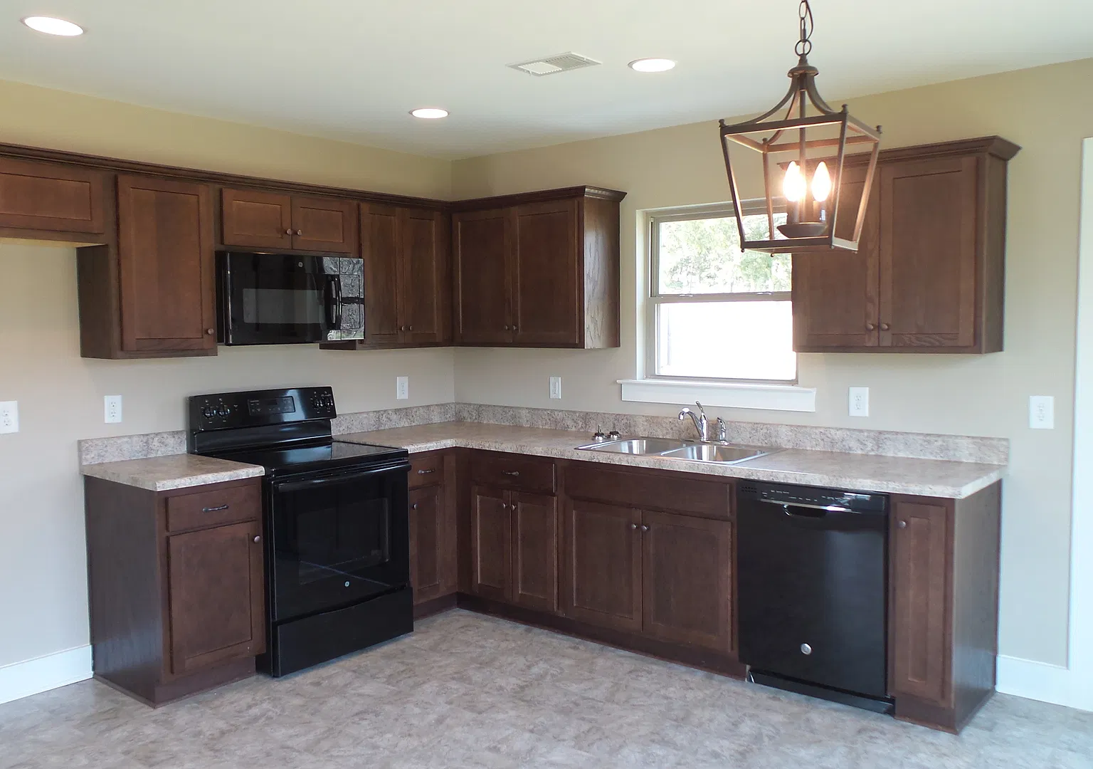Garden Home in Vance, AL...Available to View within 48-hr Notice — Photo 4