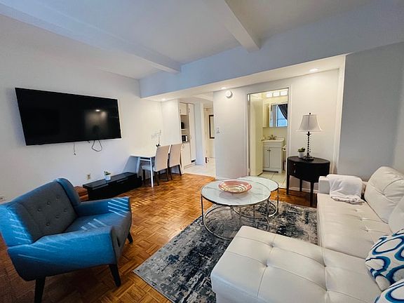 3rd image of 150 W 51st St APT 1225