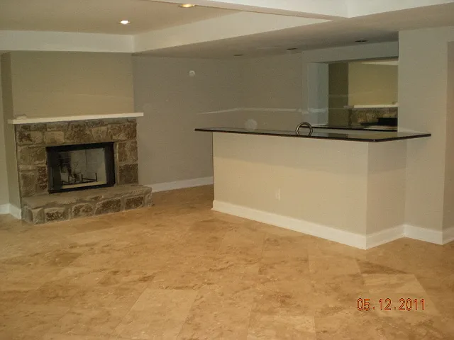 6 bed, 3822 sqft, $4,000 — Photo 2