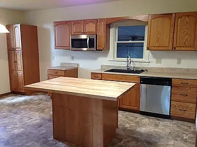 3 bed, 1.5 bath, 1552 sqft, $1,595 — Photo 2
