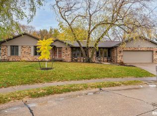 3709 Ridgewood Dr, Davenport, IA 52807