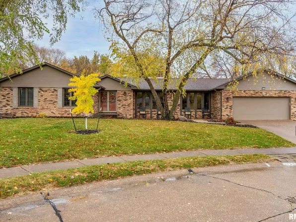 3709 Ridgewood Dr, Davenport, IA 52807