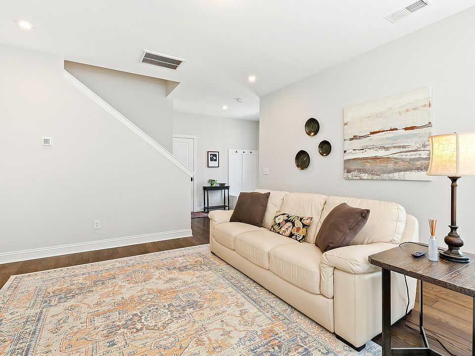 1st image of 823 Amley Pl