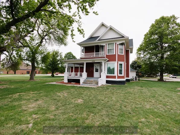 1002 A St, Aurora, NE 68818