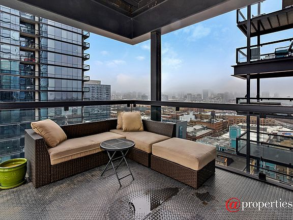 15 x 11 Terrace w/ Skyline Views!