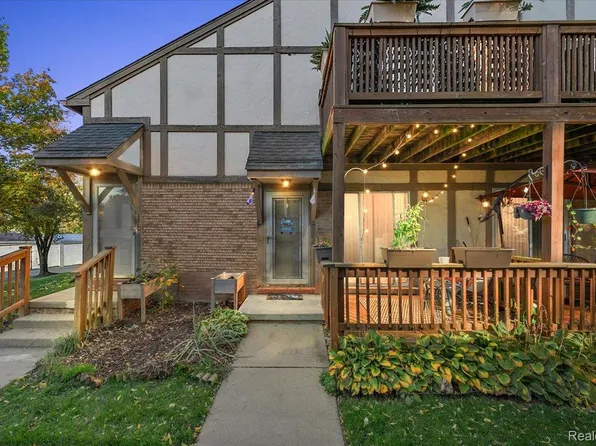 44800 Bayview Dr APT 33, Novi, MI 48377