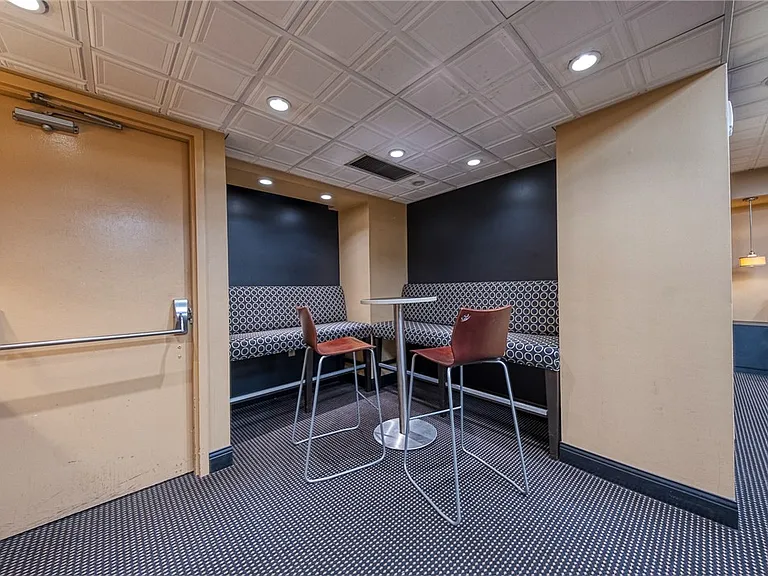 320 Fort Duquesne Blvd #10B — Photo 35