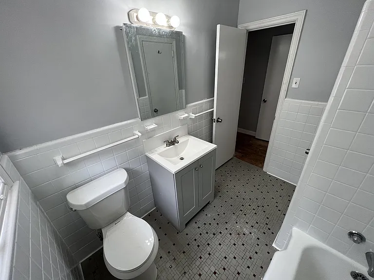 1000B 5th Ave — Photo 7