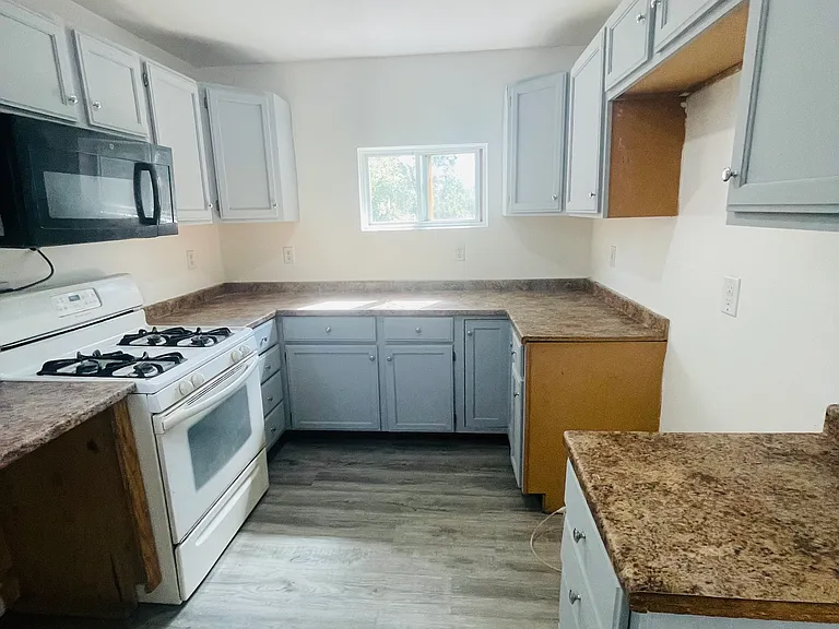 2902 John L Portis Dr — Photo 2