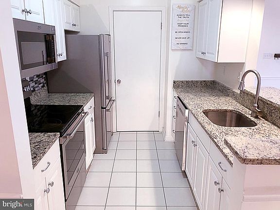 Updated kitchen w granite and stainless appliances