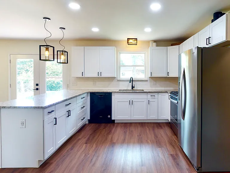 808 Scottsdale Dr — Photo 5