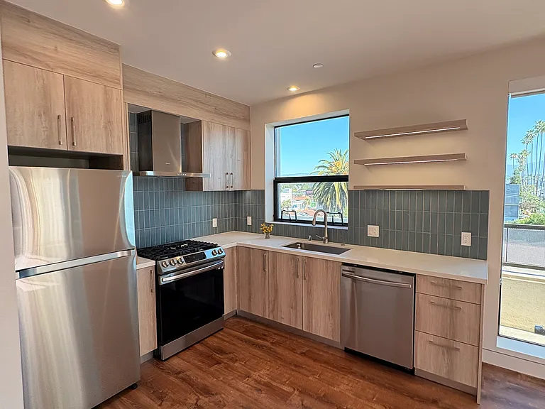 231 S Westlake Ave #301 — Photo 7
