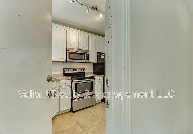 2358 Herschel St #3 — Photo 10