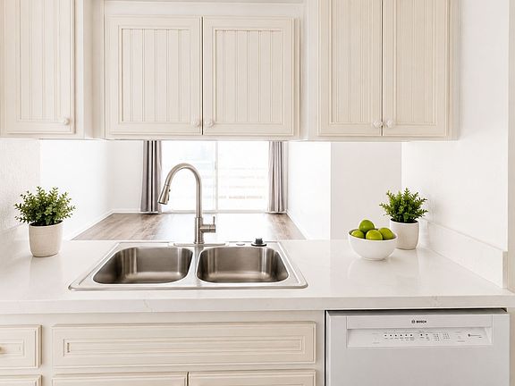 5th image of 1433 Thomas Ave APT 4