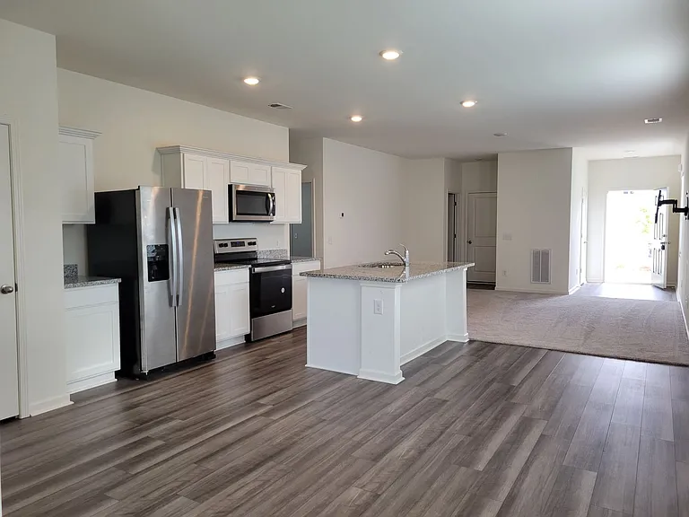 495 Pender Woods Dr — Photo 4