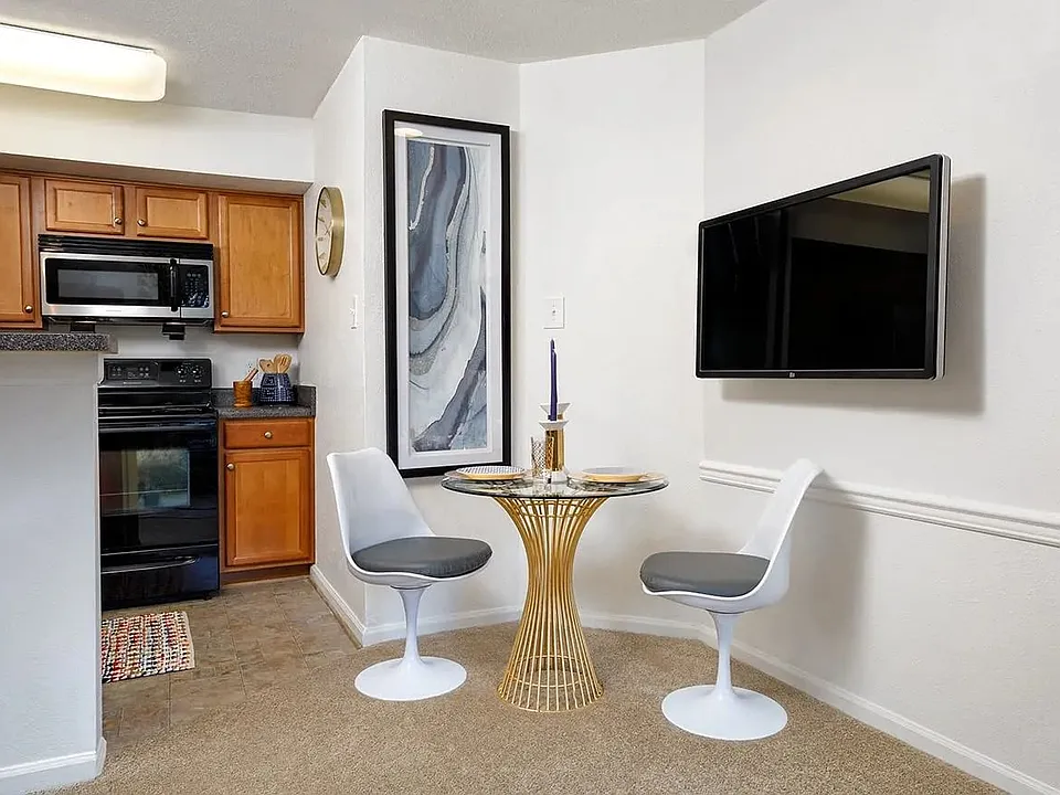 Kitchen/ Dinette