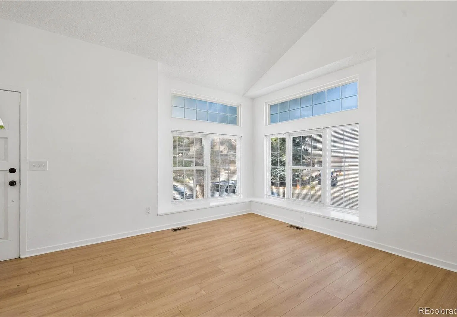 4 bed, 2.5 bath, 2131 sqft, $3,400 — Photo 4