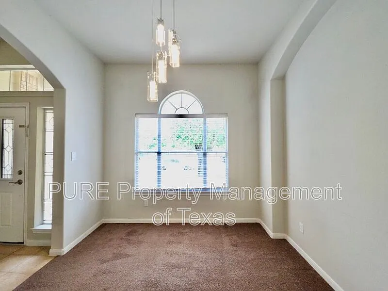 3 bed, 2.0 bath, 1826 sqft, $2,095 — Photo 4