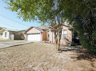 305 Saint Charles Ave, Niceville, FL 32578