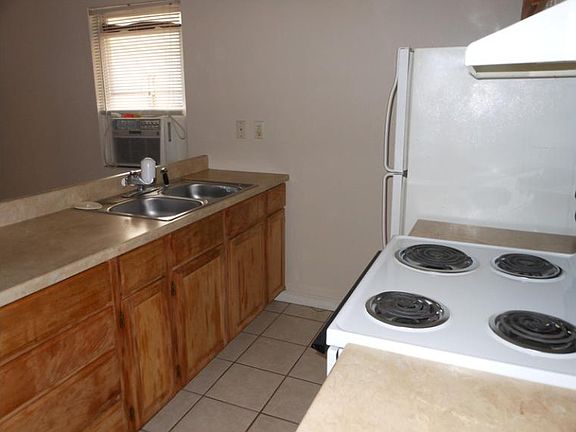 4th image of 2111 Lincoln Ave