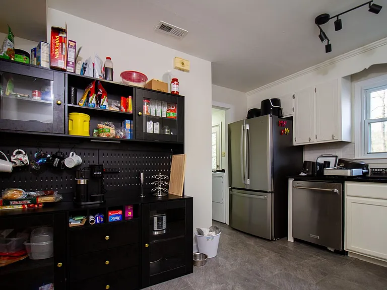 3520 Sargeant Dr — Photo 11