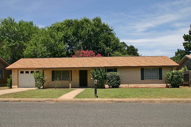 1st image of 204 Broadmoor Dr