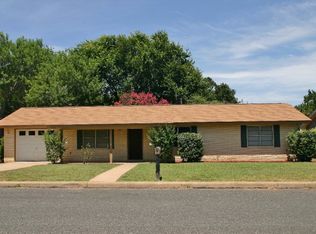 204 Broadmoor Dr, Fredericksburg, TX 78624