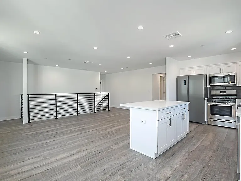 4832 Saturn St — Photo 8