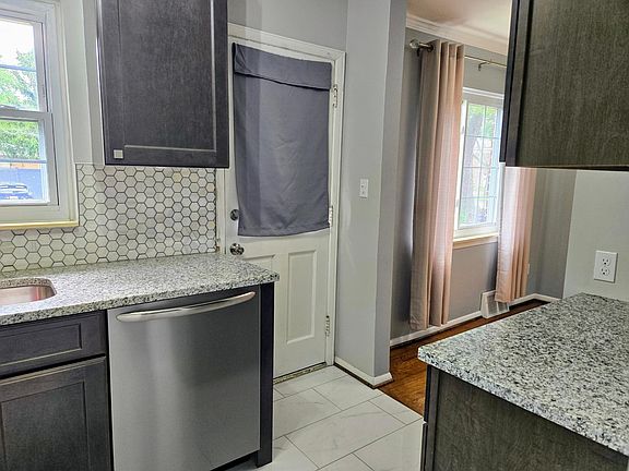 2nd image of 22859 Lakeshore Dr #533