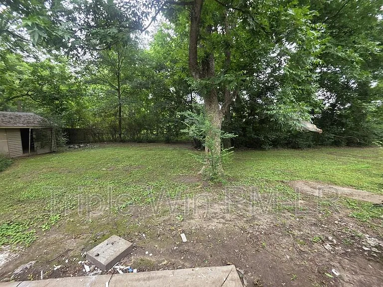 104 E Georgia St — Photo 32