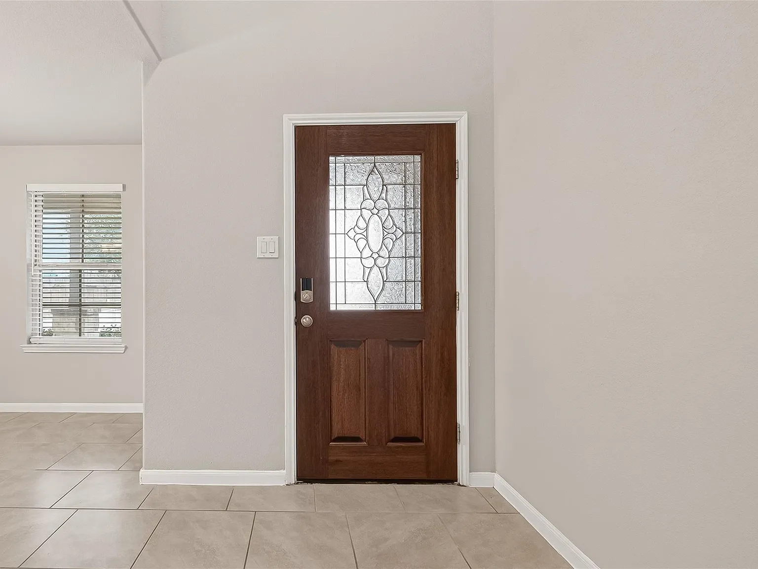 4 bed, 3.5 bath, 2562 sqft, $2,600 — Photo 3