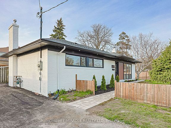 2nd image of 22 Arnprior Rd