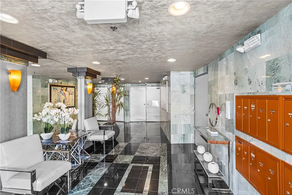 3 bed, 1733 sqft, $8,000 — Photo 3